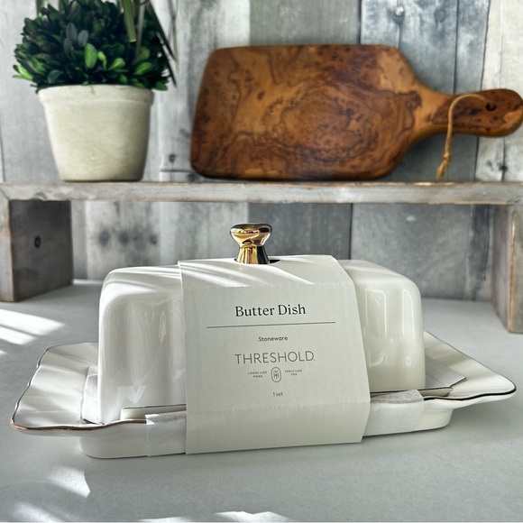 🌴Classy Threshold White and Gold Ribbed Stoneware Butter Dish - Picture 9 of 13